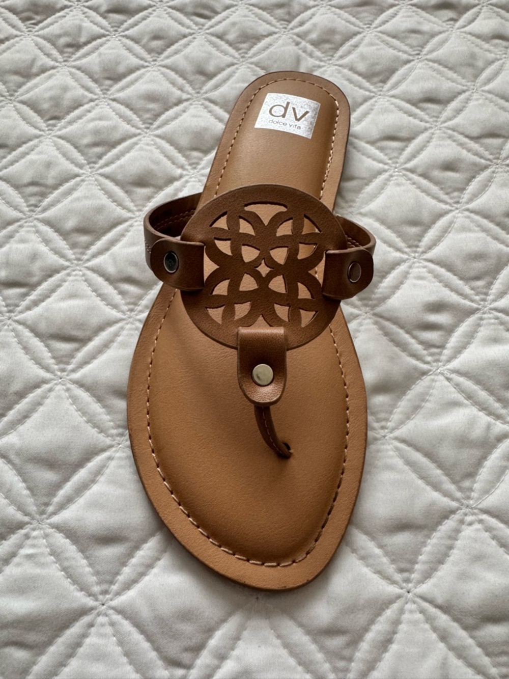 DV by Dolce Vita Candle Brown Cutout Medallion Toe-Post Sandals Size 3 - Picture 11 of 12